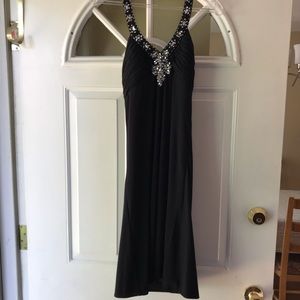 Short black dress just above the knees.